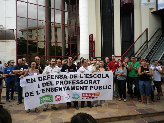 Concentración Frente A La Conselleria De Educación. 