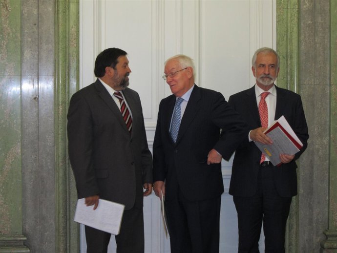 Caamaño Con Victor García De La Concha Y Salvador Gutierrez