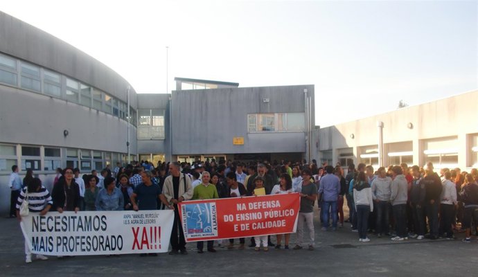 Protesta De Brazos Caídos En Uno De Los Centros Gallegos