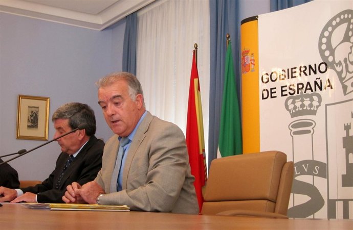 Calahorro, Junto Con Luis García Garrido En Rueda De Prensa.