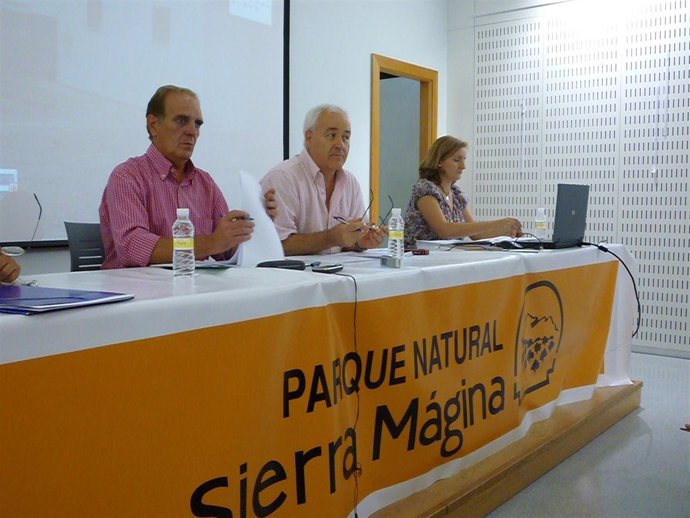 Muñoz Junto A Miembros De La Junta Rectora Del Parque Natural 