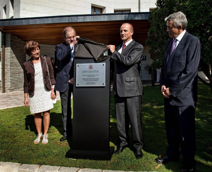 Sebastián Inaugura El Parador De Villafranca