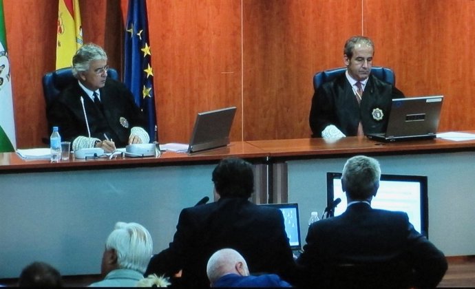 Dos Funcionarios De Hacienda Declarando En El Juicio Del Caso 'Malaya'