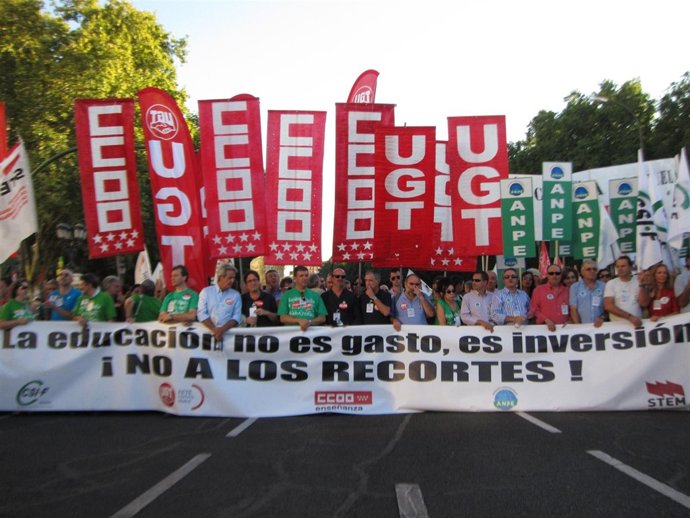 Protesta Por Los "Recortes" Educativos