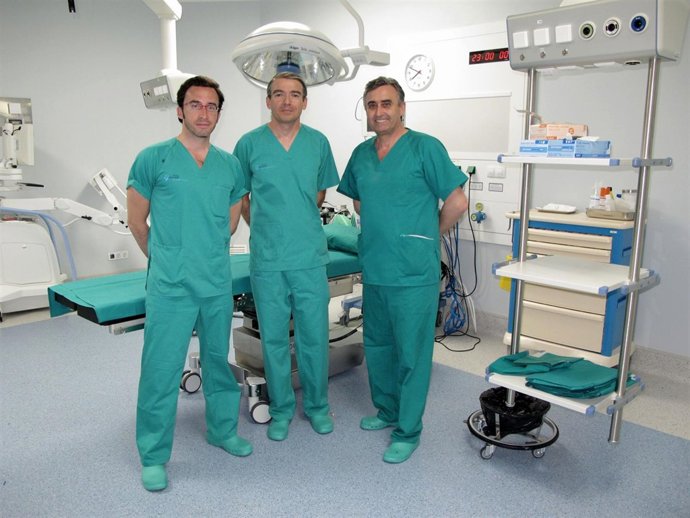 Miembros Del Equipo De Cirugía Plástica Del Hospital Viamed De Sevilla