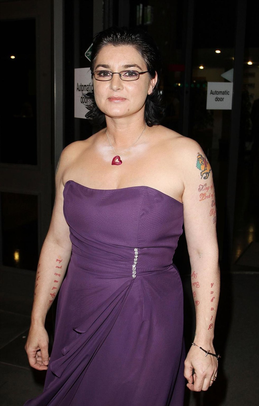 Sinead O'connor Posando