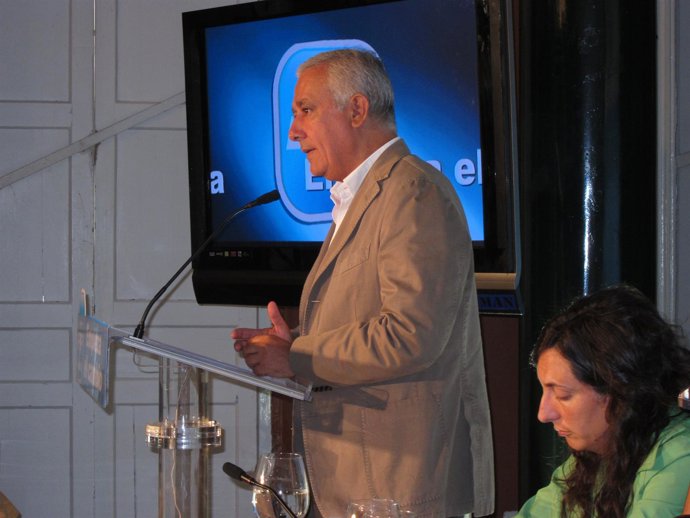El Presidente Del PP-A, Javier Arenas, En Una Intervención En Huelva.