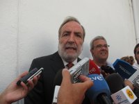 El subdelegado pide dejar trabajar a la Policía para esclarecer la detención de la familia Cortés