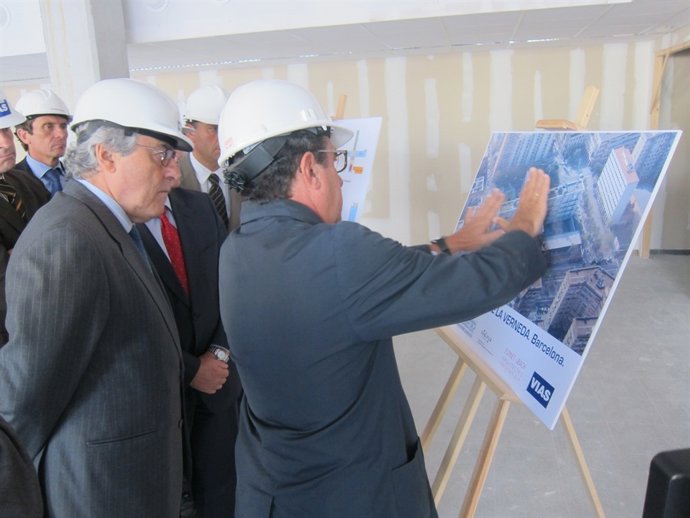 El Secretario De Estado De Seguridad, Justo Zambrana, En Las Obras De La Verneda