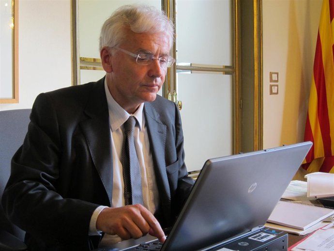 El Conseller De Cultura, Ferran Mascarell