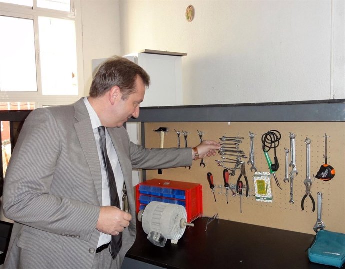 Recio En Uno De Los Talleres De Empleo Del Centro De Menores De 'El Molino' 