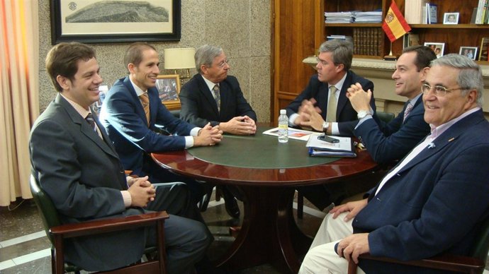 El Alcalde, Junto A Sánchez Y Arévalo Y Otros Empresarios Del Nuevo Jaén.