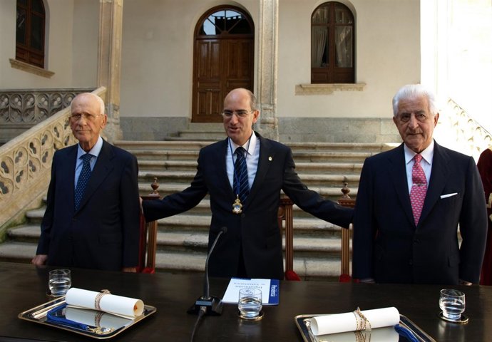 El Presidente De La Diputación Junto A Santiago Martín Y Germán Sánchez