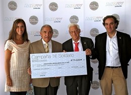 Donación De Cheque De Fundación De MRW A Mensajeros De La Paz