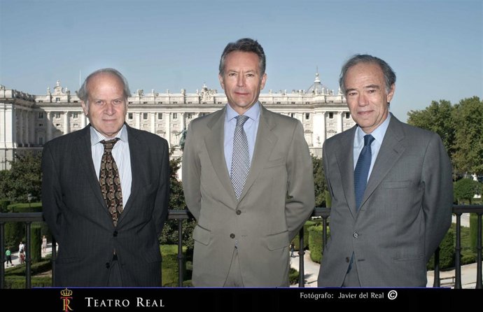 Imagen De Los Firmantes Del Convenio