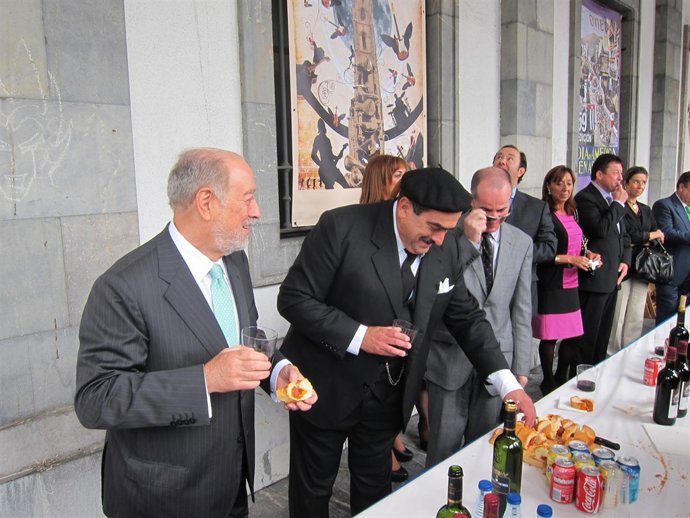 Gabino De Lorenzo Durante La Celebración De San Mateo.