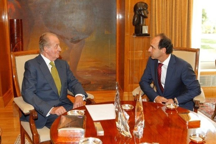 Encuentro Del Rey Y El Presidente De Cantabria En La Zarzuela