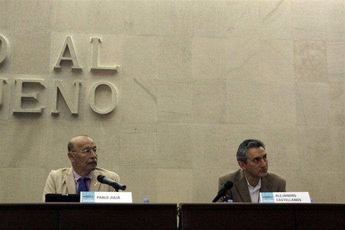 A La Izquierda, El Director Del CAF, Pablo Juliá