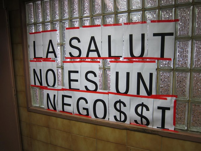 Pancarta Contra Los Recortes Sanitarios En Catalunya