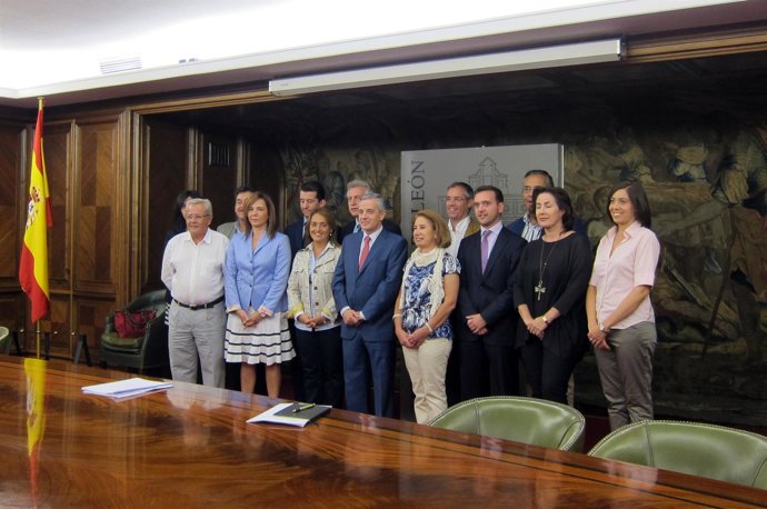 El Alcalde, Emilio Gutiérrez, Con Los Miembros Del Equipo De Gobierno Municipal