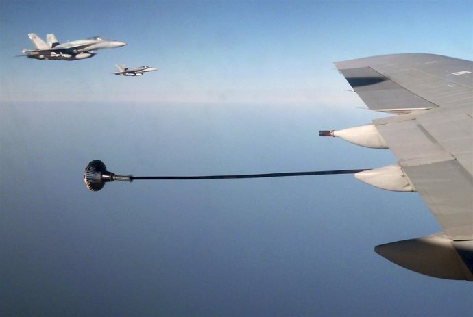 Aviones de combate canadienses camino de Libia