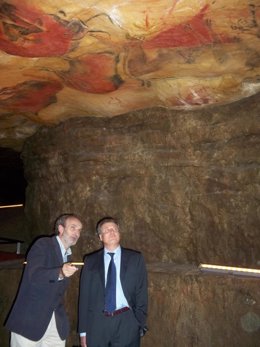 Arasti Visita La Neocueva De Altamira Con El Director Del Museo