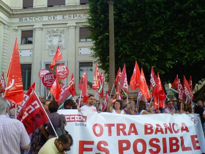 Concentración Ante La Sede Del Banco De España En Sevilla