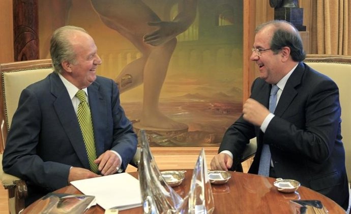 Herrera Y El Rey Durante La Recepción En El Palacio De La Zarzuela