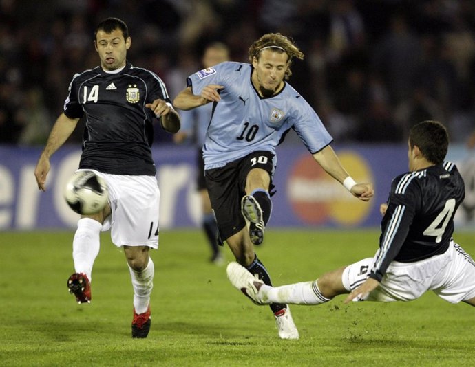 Forlán Lanza A Puerta