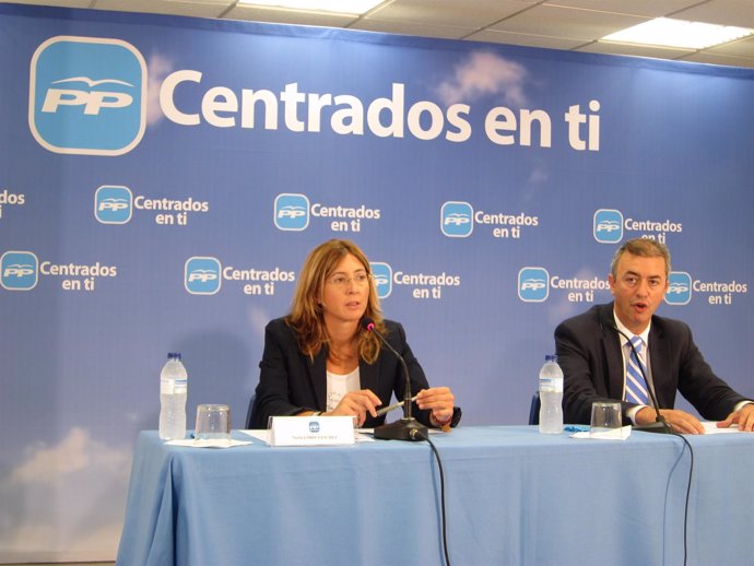 Los Diputados Del PP En Las Cortes De Aragón, Nuria Loris Y Javier Campoy