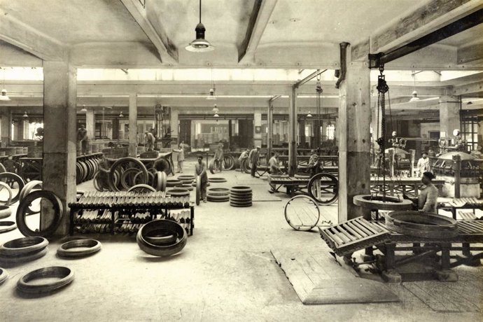 Fábrica De Pirelli En 1922