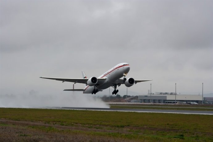 Un avión despega del aeropuerto de Ciudad Real