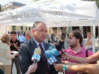 Maya cree que Asín "ha perdido los papeles" y dice que sus palabras le dan la "razón" para "no confiar en él"