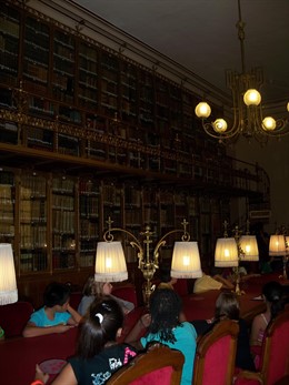 Un Grupo De Escolares Visitan La Biblioteca Ildefonso Manuel Gil De La DPZ