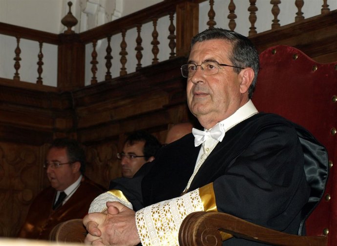 El Nuevo Rector De La UPSA, Ángel Galindo, En Su Toma De Posesión  