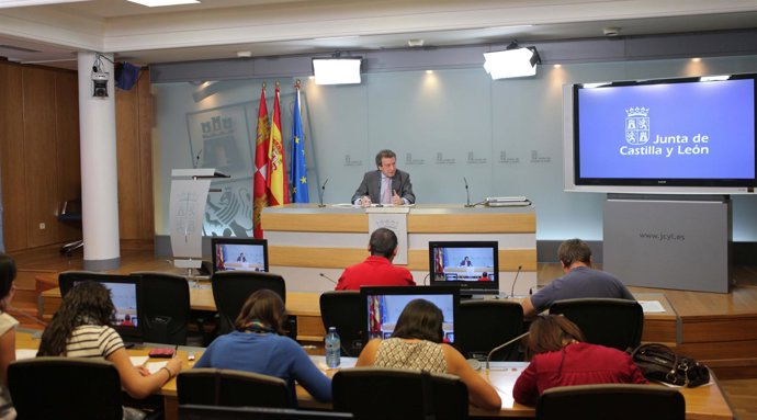 El Consejero De La Presidencia Y Portavoz, Jose Antonio De  Santiago Juarez, Com