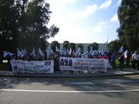 Decenas de mariscadoras de Arousa denuncian que Mar "se desentiende" de los problemas con el furtivismo