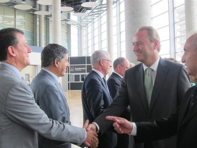 Fabra Saludando A Su Llegada A Feria Hábitat