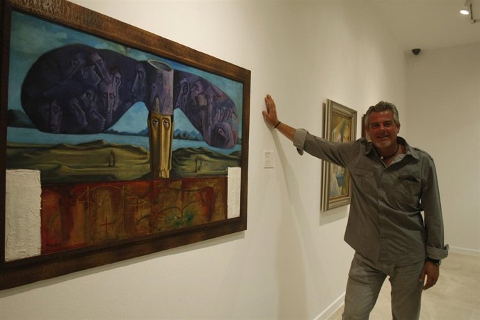 El Pintor, Junto A Uno De Sus Cuadros