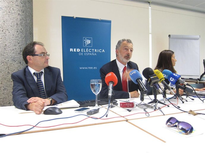 Director De Red Eléctrica En Canarias, Santiago Martín (Centro)