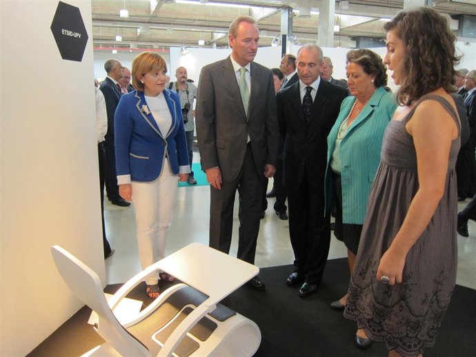 Fabra Junto A Barberá Y Bonig Durante Su Visita A Feria Hábitat