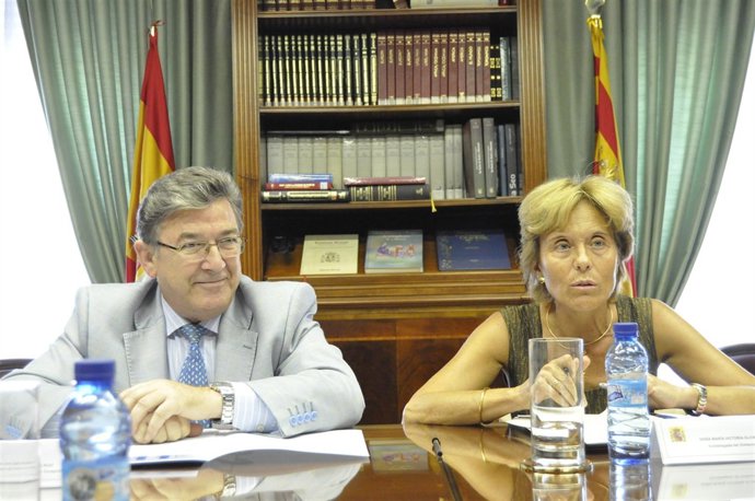 El Subdelegado Del Gobierno En Zaragoza, Juan José Rubio (Izda).