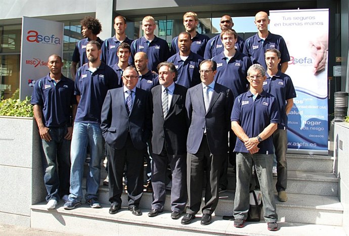 Foto De Grupo De Asefa Estudiantes Baloncesto 