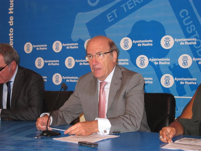 El Alcalde De Huelva, Pedro Rodríguez, En Rueda De Prensa. 