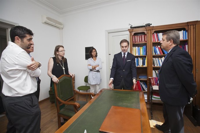 La Consejera De Presidencia Y Justicia Visita Los Juzgados De Laredo