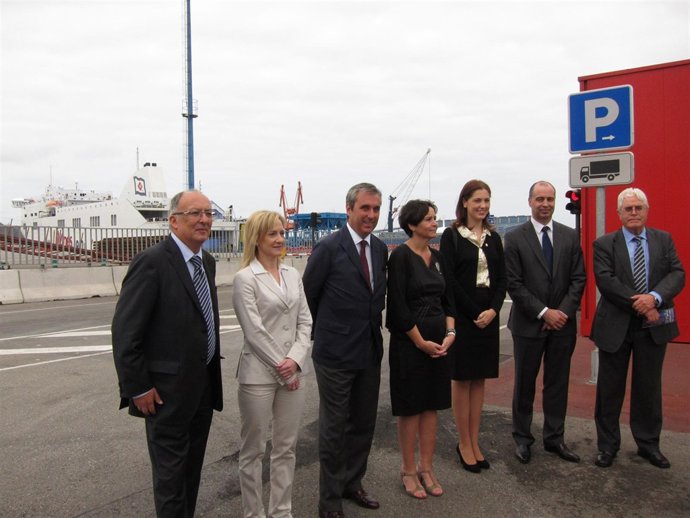 Autoridades En El Musel