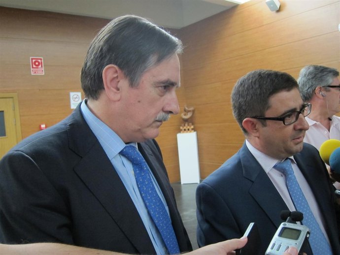 Gómez Y Reyes Atienden A Los Medios En Jaén.