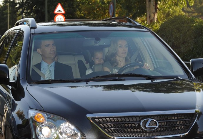 Los Príncipes De Asturias Llevan A Sus Hijas Al Colegio               