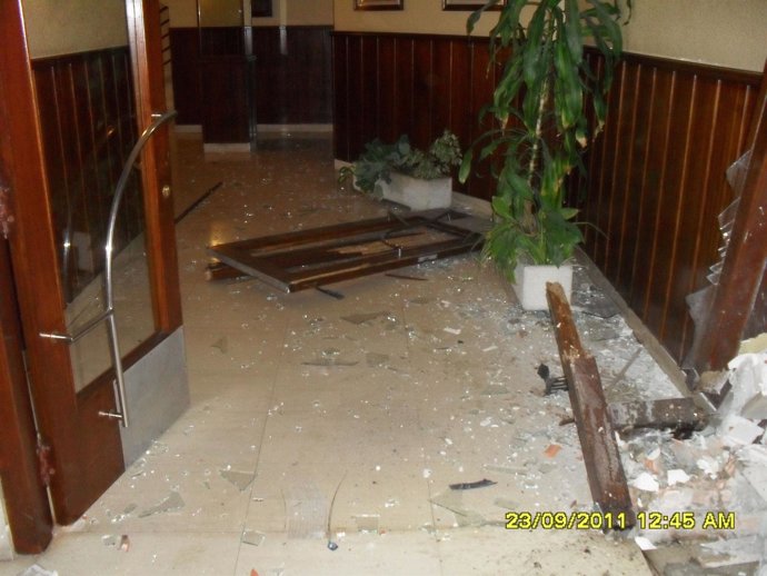 Una Conductora Sin Carne Empotra Su Vehículo En La Avenida De Bilbao