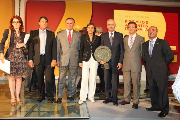 La Ministra Aguilar (Centro); A Su Izda. Francisco Arrarás Y Salvador Estébanez